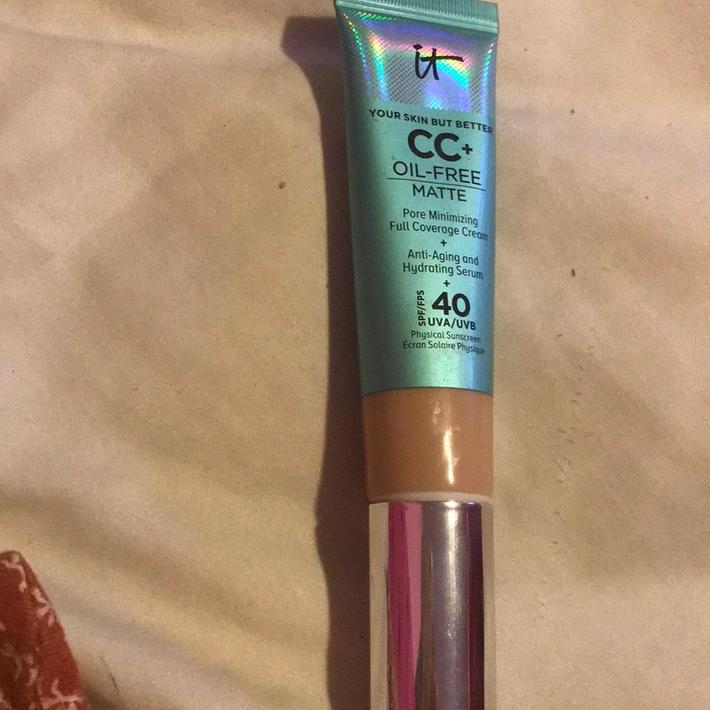 It Cosmetics CC Matte Neutral Medium